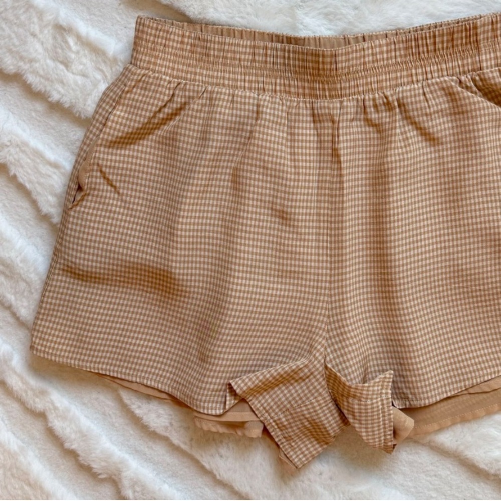 ❤️… Babaton Aritzia High Waist Checkered Shorts